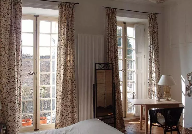 Aamiaismajoitus (B&B) Chambre D Hôte Du Château