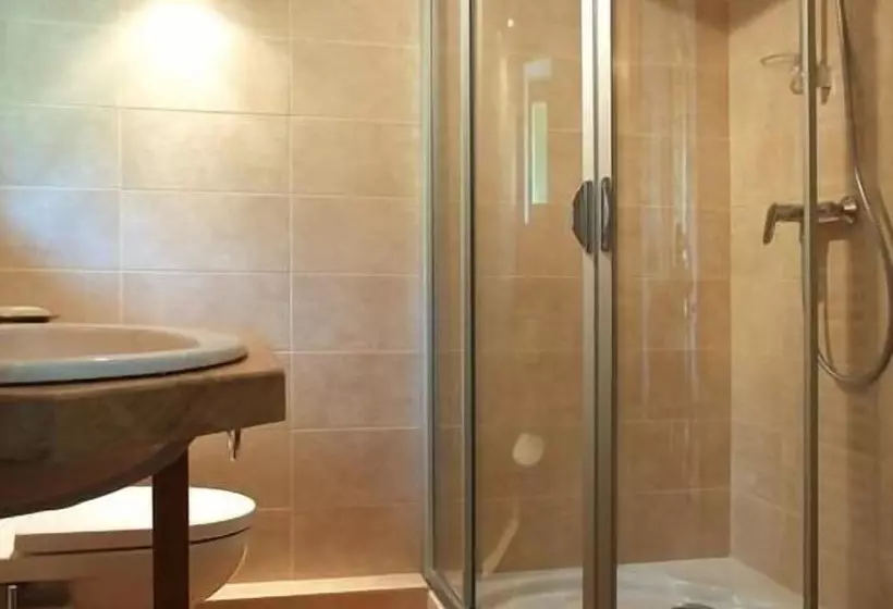 ベッドアンドブレックファースト Chambre D'hôtes La Rossillonie