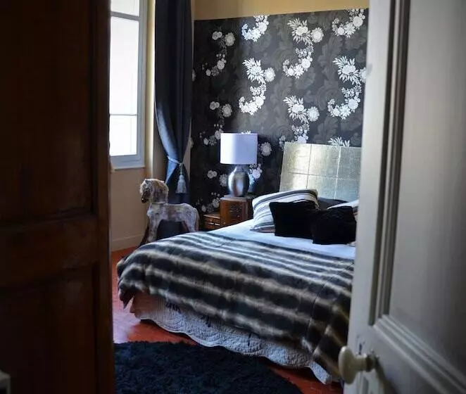 تختخواب و صبحانه Chambres D'hôtes Maison Auguste