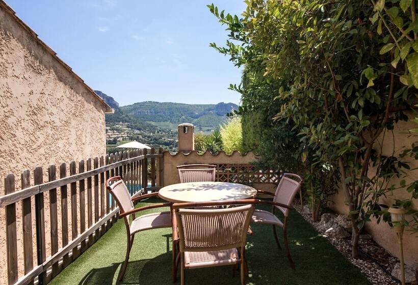 تختخواب و صبحانه La Demeure Insoupconnée