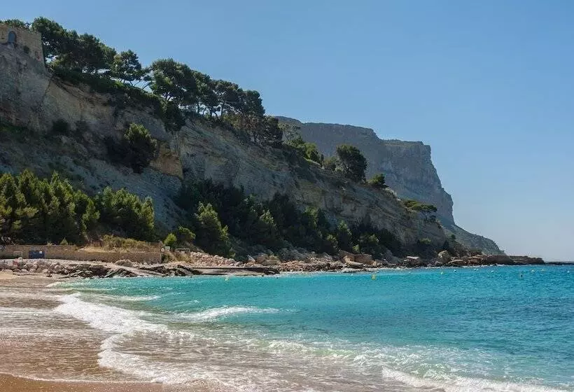 تختخواب و صبحانه La Demeure Insoupconnée