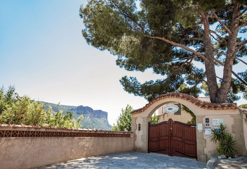 تختخواب و صبحانه La Demeure Insoupconnée