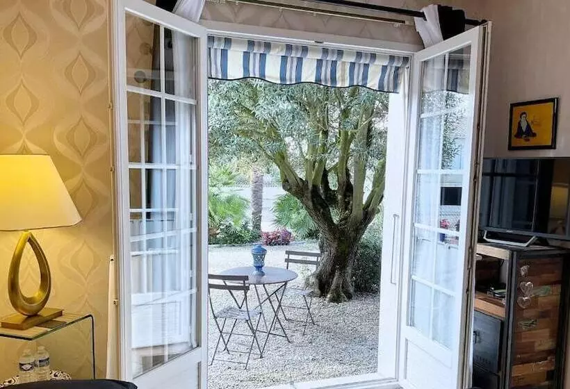 ベッドアンドブレックファースト Chambre D Hotes Les Volets Bleus Villa L Olivier Côté Mer