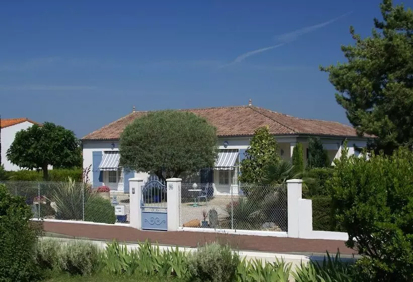 ベッドアンドブレックファースト Chambre D Hotes Les Volets Bleus Villa L Olivier Côté Mer