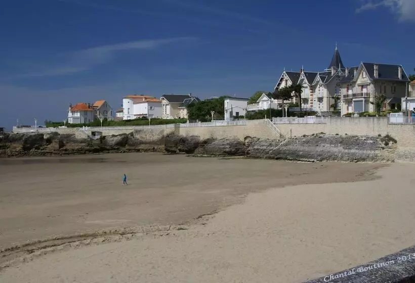 ベッドアンドブレックファースト Chambre D Hotes Les Volets Bleus Villa L Olivier Côté Mer