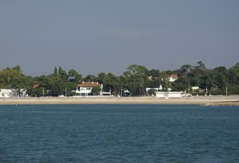 ベッドアンドブレックファースト Chambre D Hotes Les Volets Bleus Villa L Olivier Côté Mer