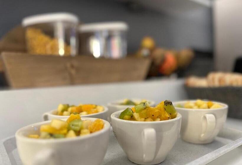 ホテル Hôtel Le Lacuzon