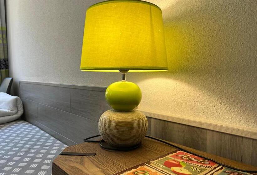 ホテル Hôtel Le Lacuzon