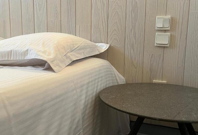 ホテル Hôtel Le Lacuzon