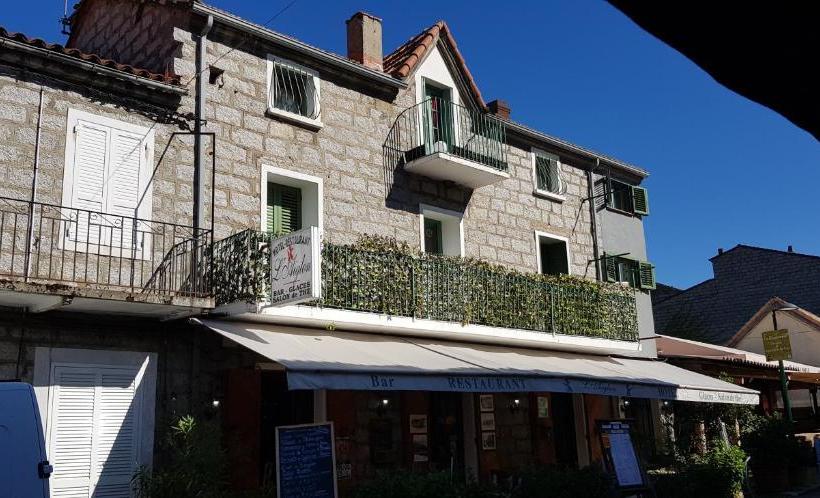 ホテル Hôtel Restaurant L'aiglon