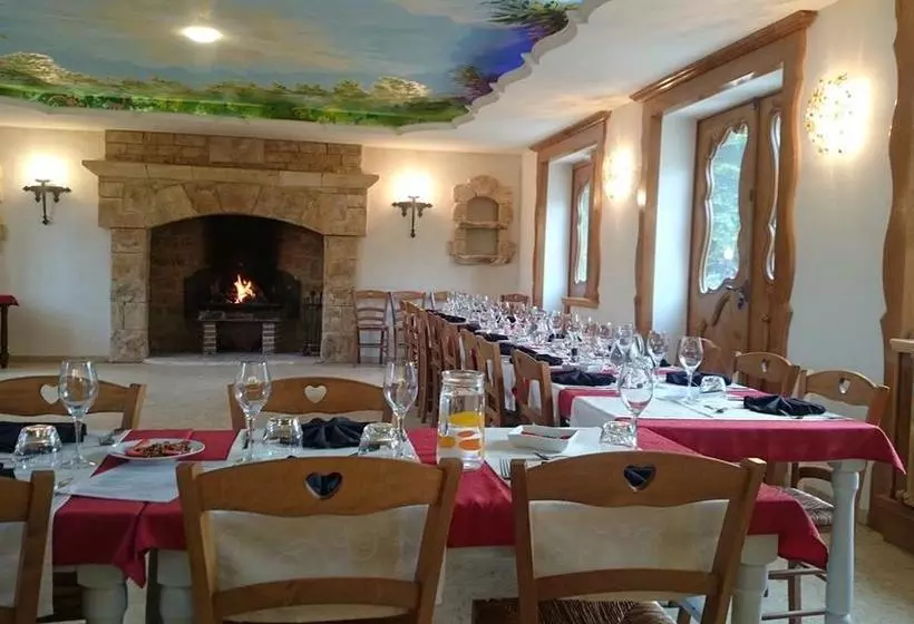 Hotelli Hôtel Restaurant Le Rouffillac