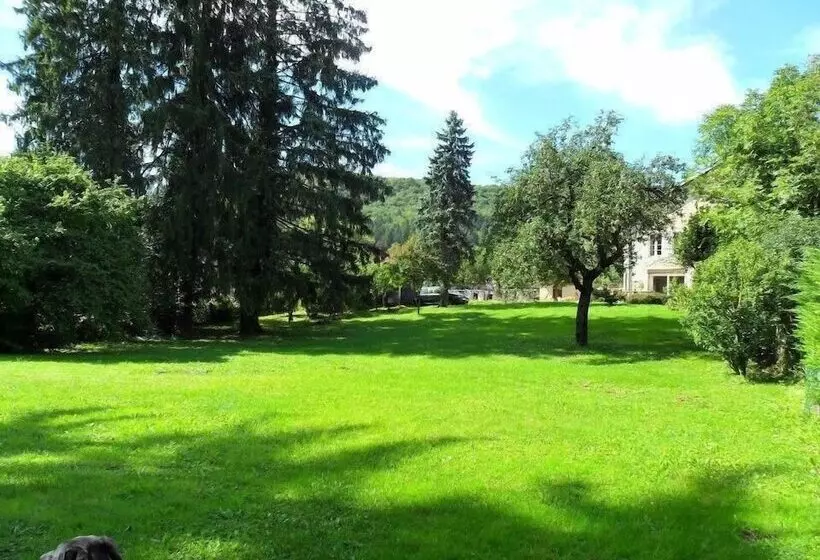 Aamiaismajoitus (B&B) A La Grenouille Du Jura