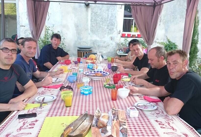 مبيت وإفطار A La Grenouille Du Jura