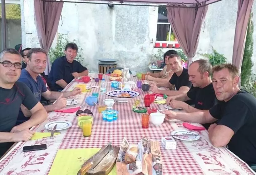 Aamiaismajoitus (B&B) A La Grenouille Du Jura