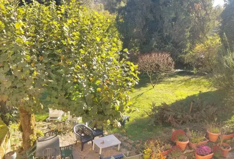 Aamiaismajoitus (B&B) A La Grenouille Du Jura