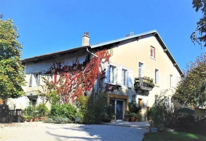 Aamiaismajoitus (B&B) A La Grenouille Du Jura
