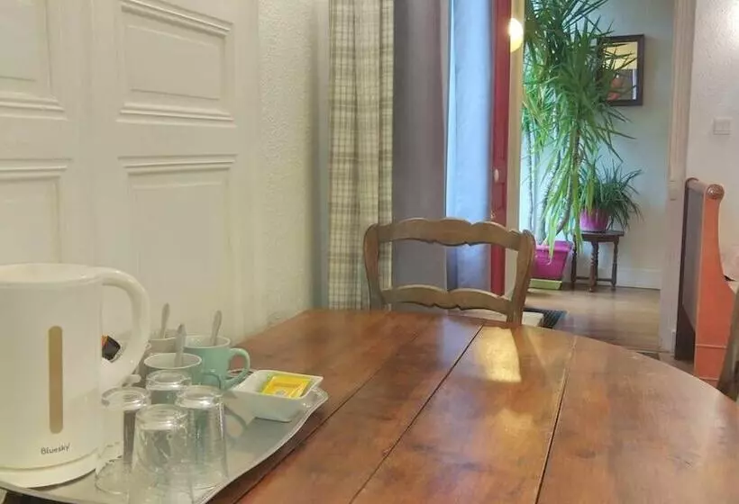 Aamiaismajoitus (B&B) A La Grenouille Du Jura