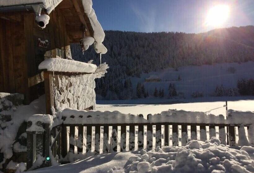 住宿加早餐  Chambre D Hotes La Marténie