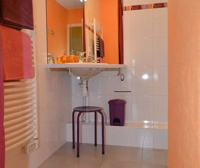 Aamiaismajoitus (B&B) Chambres D Hôtes La Fontaine Garel