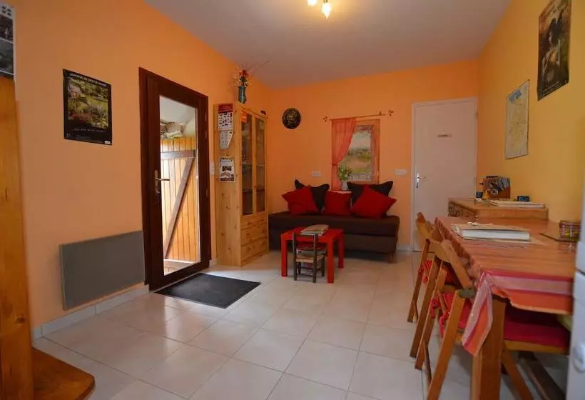 Aamiaismajoitus (B&B) Chambres D Hôtes La Fontaine Garel
