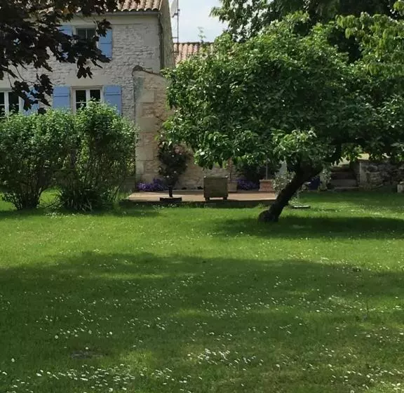 ベッドアンドブレックファースト Chambres D'hôtes La Maline
