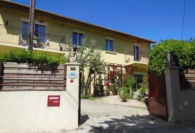 تختخواب و صبحانه ô Doux S Home