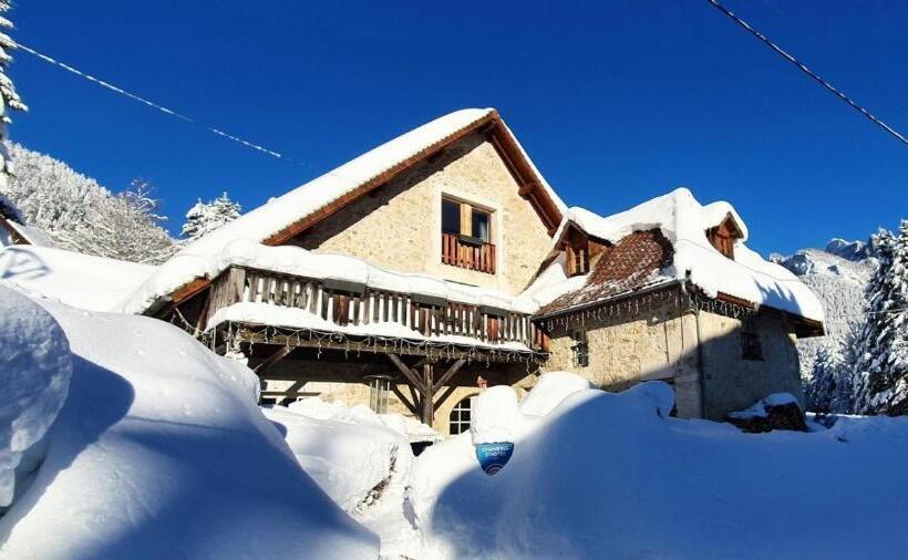 مبيت وإفطار Le Valombre