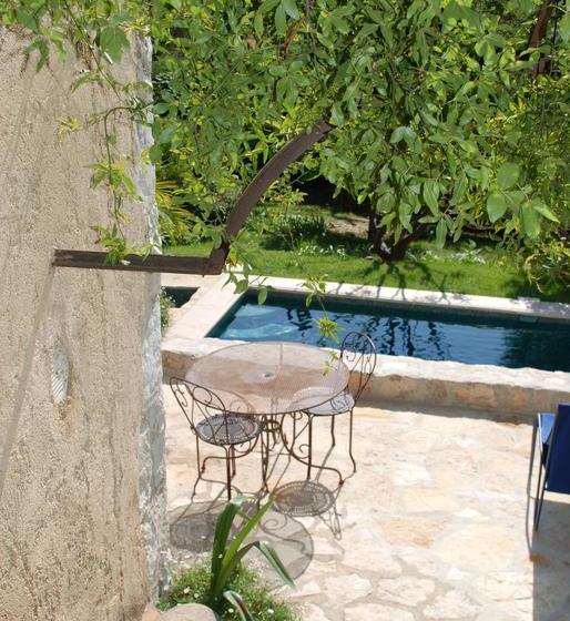 تختخواب و صبحانه Les Orangers