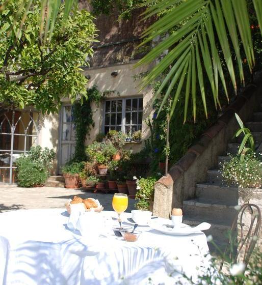 تختخواب و صبحانه Les Orangers