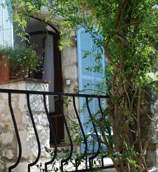 تختخواب و صبحانه Les Orangers