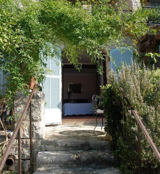 تختخواب و صبحانه Les Orangers