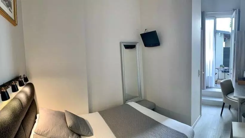هتل Hôtel Les Beaux Arts Limoges Hypercentre