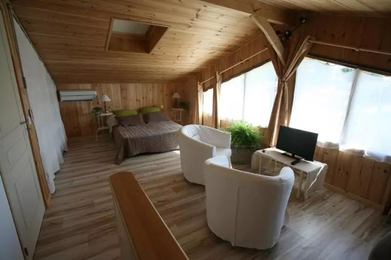تختخواب و صبحانه Chambres Au Jardin