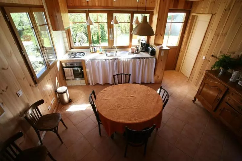 تختخواب و صبحانه Chambres Au Jardin