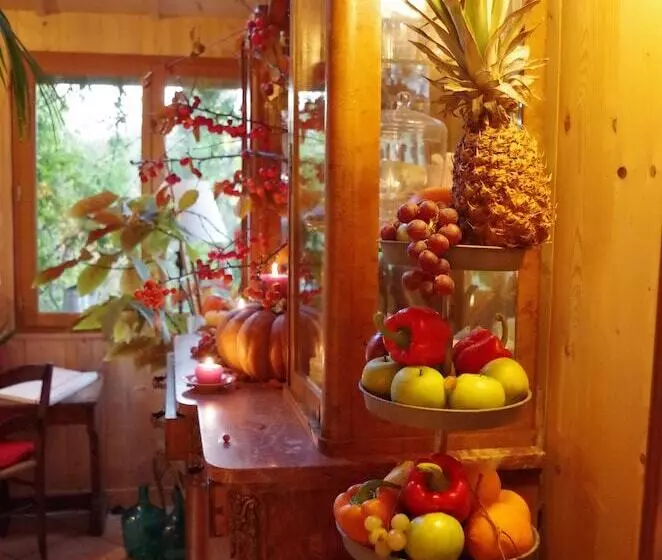 تختخواب و صبحانه Chambres Au Jardin