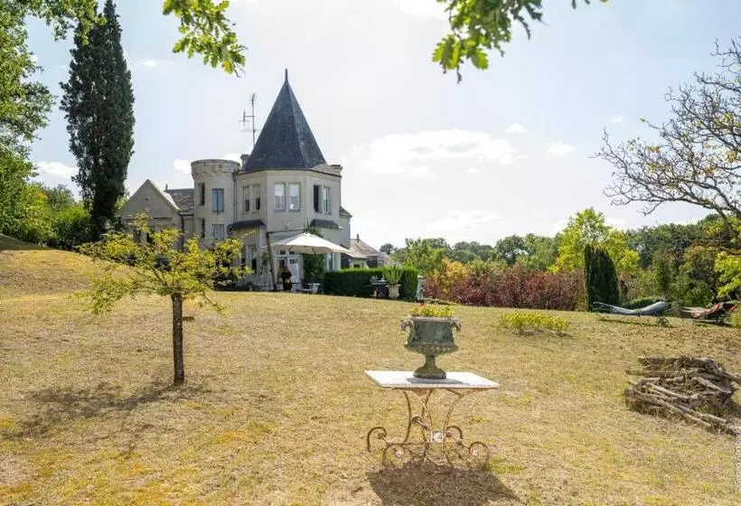 ベッドアンドブレックファースト Chambres D'hôtes Manoir De Montecler