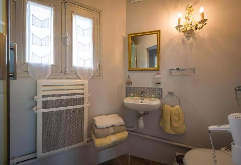 ベッドアンドブレックファースト Chambres D'hôtes Manoir De Montecler