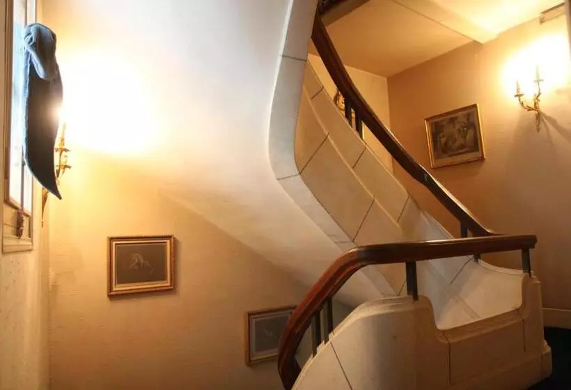 ベッドアンドブレックファースト Chambres D'hôtes Manoir De Montecler