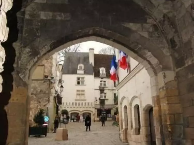 تختخواب و صبحانه La Demeure Saint Ours