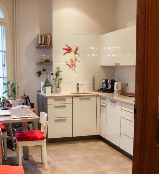 تختخواب و صبحانه La Maison Jules