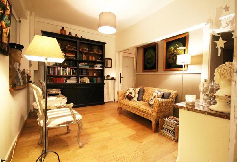 تختخواب و صبحانه La Villa Garenne