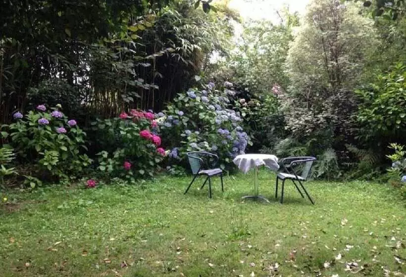 Aamiaismajoitus (B&B) Le Clos Du Prince