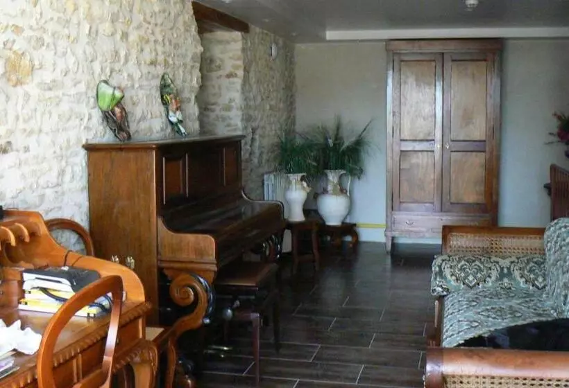 Aamiaismajoitus (B&B) Le Manoir Des Chapelles