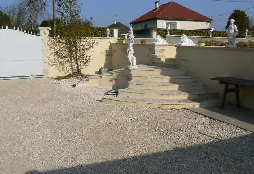Aamiaismajoitus (B&B) Le Manoir Des Chapelles