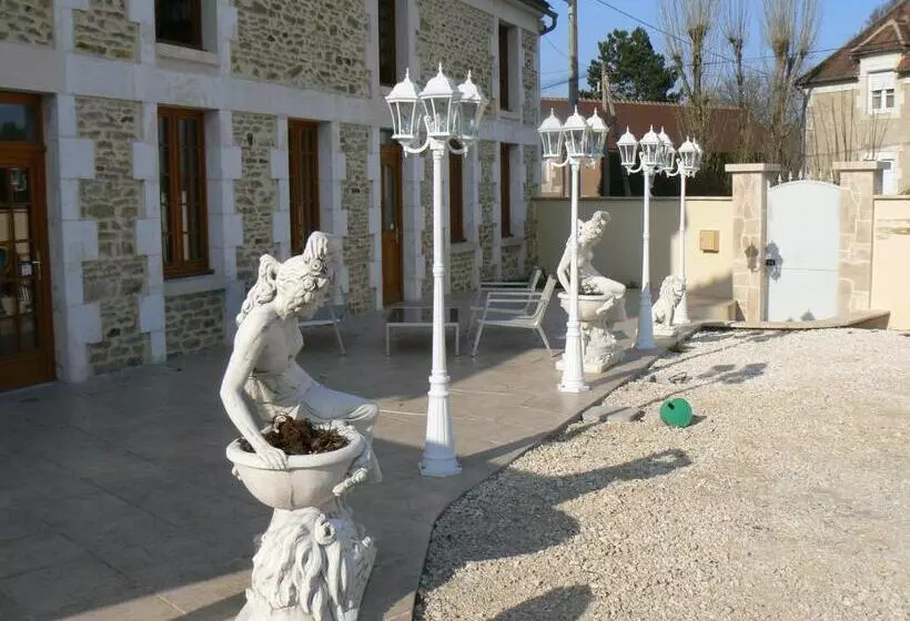Aamiaismajoitus (B&B) Le Manoir Des Chapelles