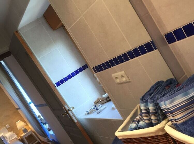 تختخواب و صبحانه Maison D Hotes & Gites Domaine De La Garaye