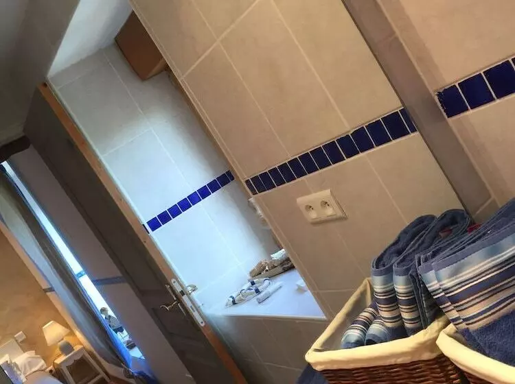 تختخواب و صبحانه Maison D Hotes & Gites Domaine De La Garaye