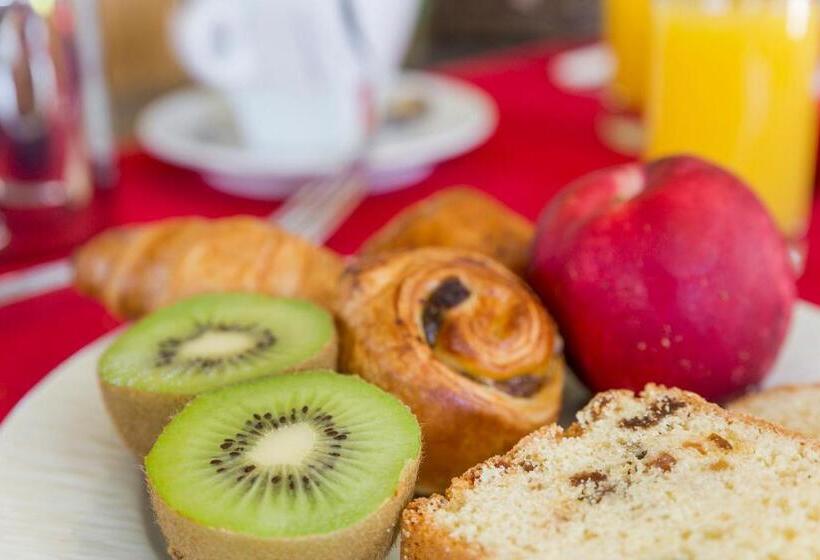 Отель Chalet Hôtel Le Beausoleil, The Originals Relais