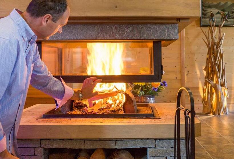 Отель Chalet Hôtel Le Beausoleil, The Originals Relais