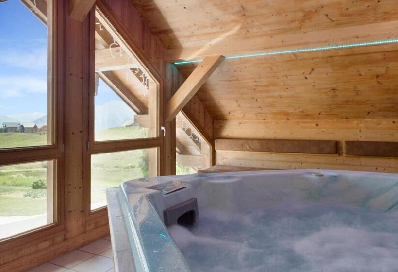 Отель Chalet Hôtel Le Beausoleil, The Originals Relais